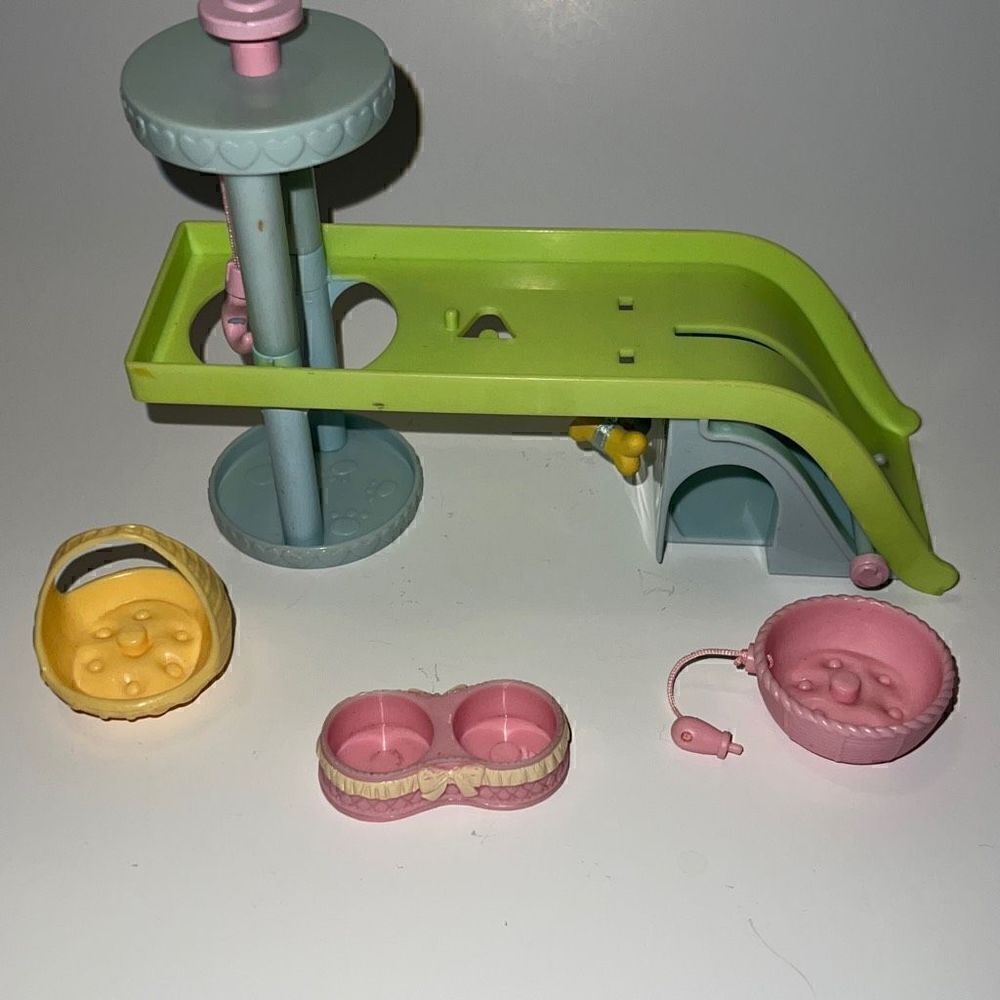 Learning Curve Caring Corners Dollhouse Pet Playground Beds Accessories